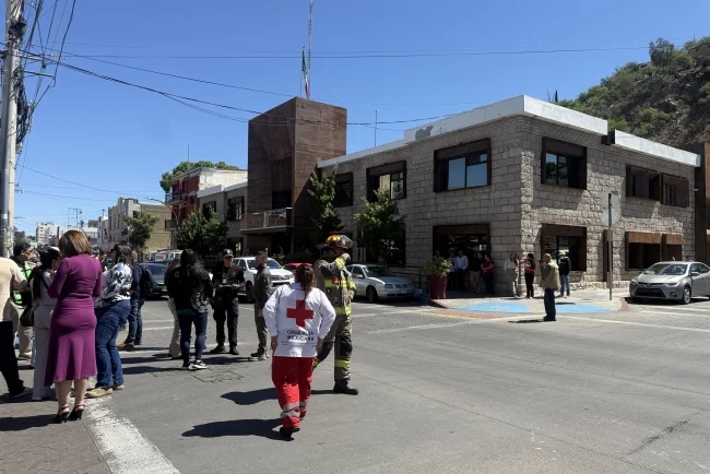Llama Protección Civil a respetar carril de emergencia durante contingencias