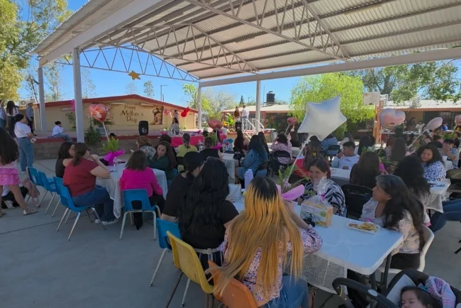 Escuelas honran a las madres con festivales llenos de arte y tradición