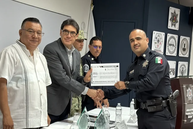 Destacan labor de uniformados nogalenses en ceremonia de reconocimientos municipales