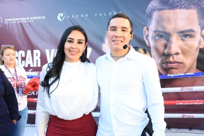 Óscar Valdez inspira a estudiantes y empresarios con charla motivacional en Nogales