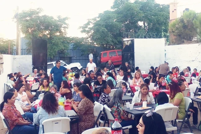 David Chavoya encabeza festejo para madres de familia en Nogales