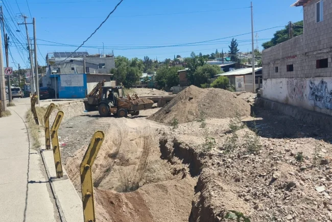 Intensifican limpieza del arroyo Los Nogales para evitar inundaciones en la ciudad