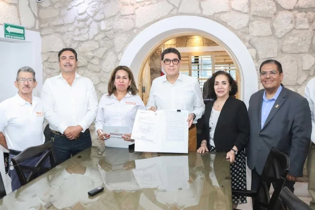 Recibe SNTE certeza jurídica de terreno en Nogales como regalo del Día del Maestro