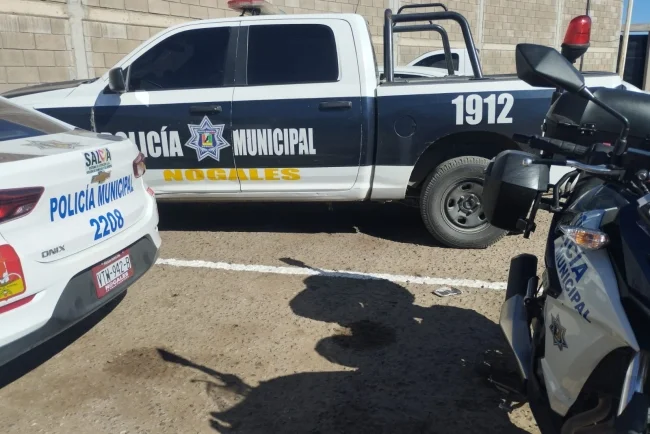 Delincuentes vacían tanque de combustible a camión de carga en Nogales