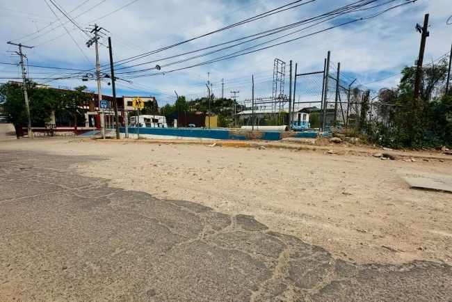Anuncian obra de pavimentación y piden usar rutas alternas en la colonia Héroes