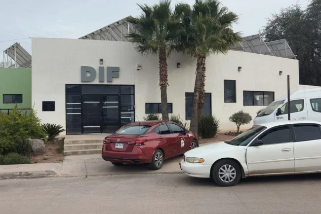 Resguardan a menor tras ser dejado solo afuera del DIF Municipal