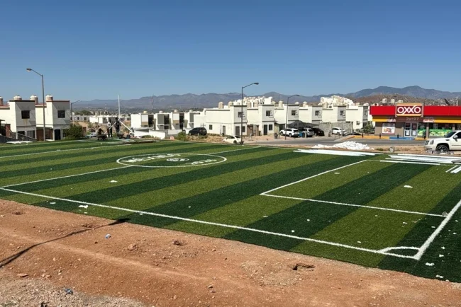 Avanza nueva cancha en Pueblitos; llaman a proteger a menores de riesgos en obra