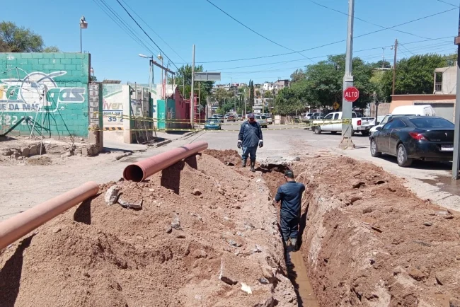 Avanza OOMAPAS en obras de drenaje, suministro de agua y reparación de calles
