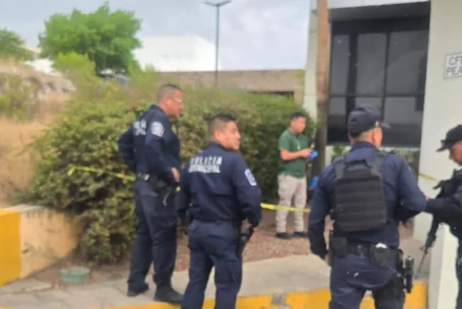 Muere hombre en situación de calle en área comercial de El Greco