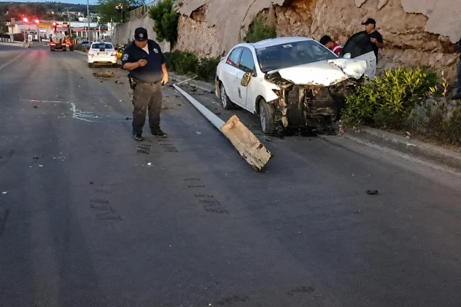 Madrugada y mañana de accidentes para taxistas en Nogales