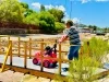 Construyen acceso peatonal temporal para mejorar movilidad en zona de obras