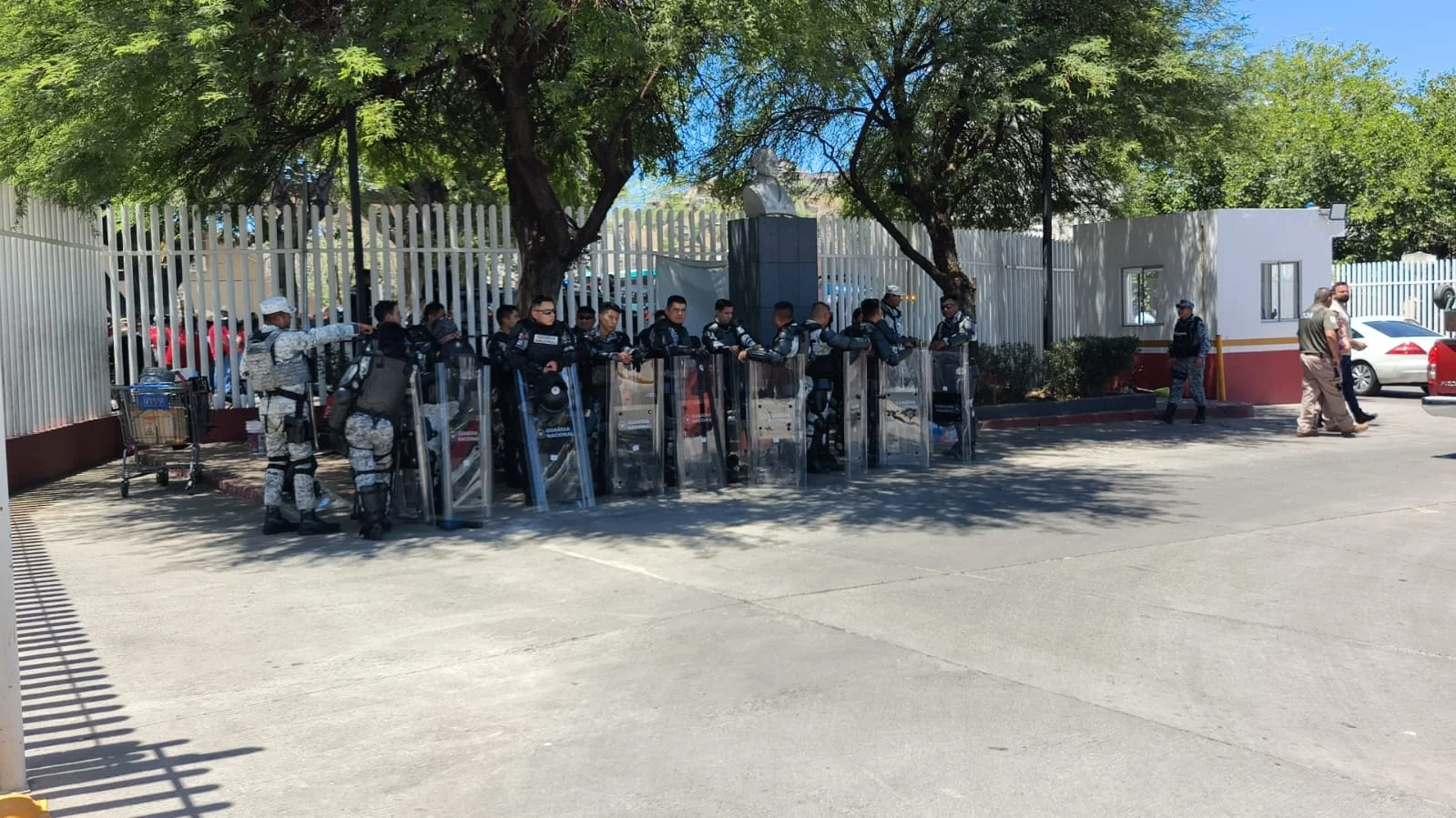 Guardia Nacional, policías estatales y municipales resguardan movilización magisterial