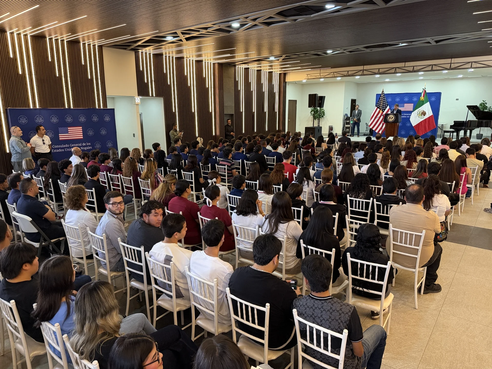 Promueven estudios universitarios en EE. UU. entre estudiantes de Nogales y Sonora