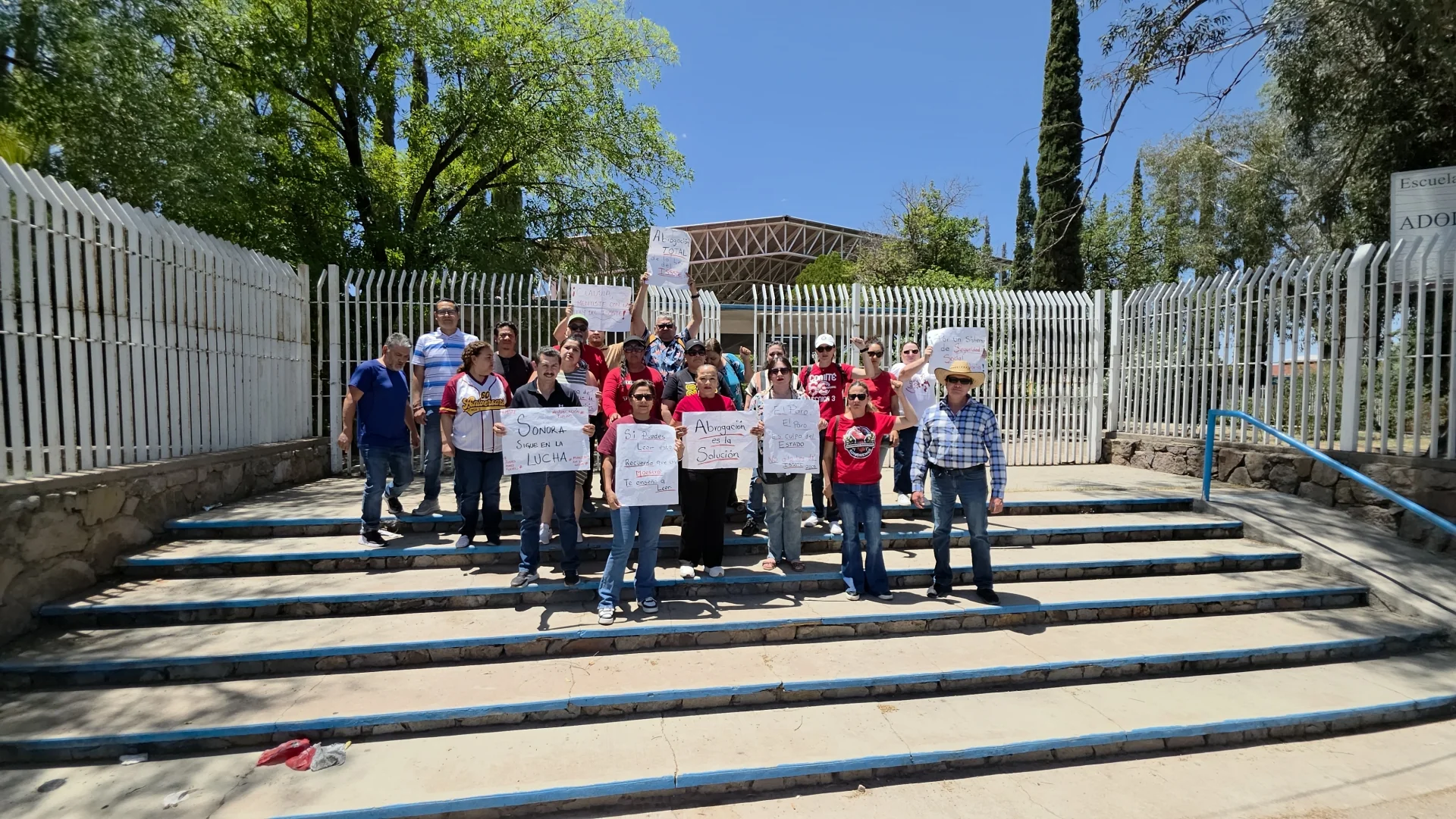 Maestros de Nogales prolongan suspensión de clases y se suman a protesta nacional