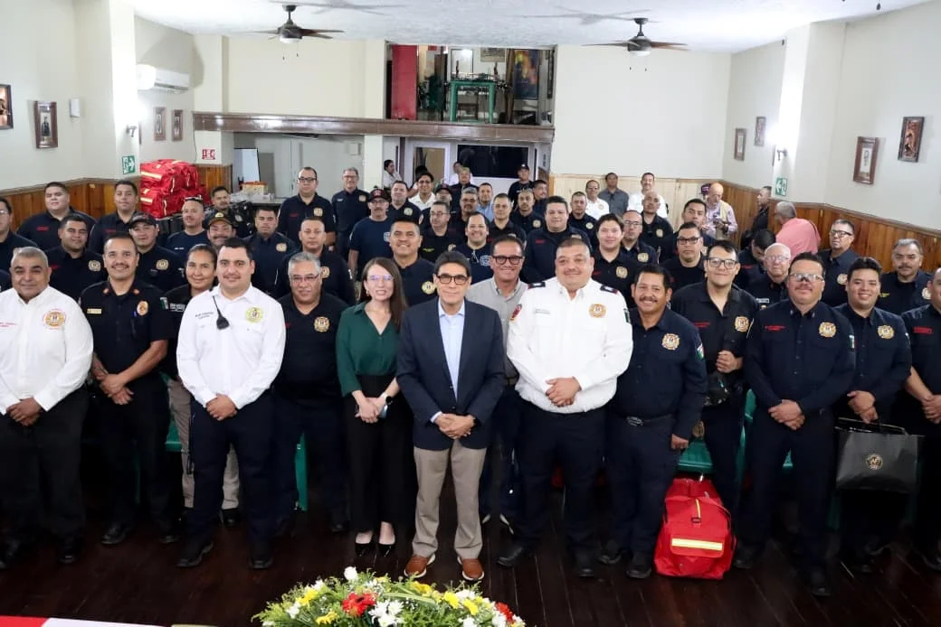Refuerzan seguridad de bomberos con nuevo equipamiento en Nogales