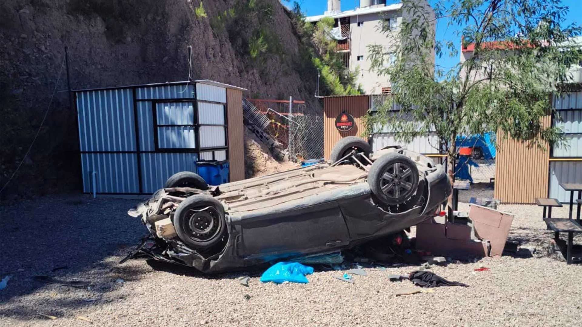 Aparatosa volcadura deja un lesionado en Nogales