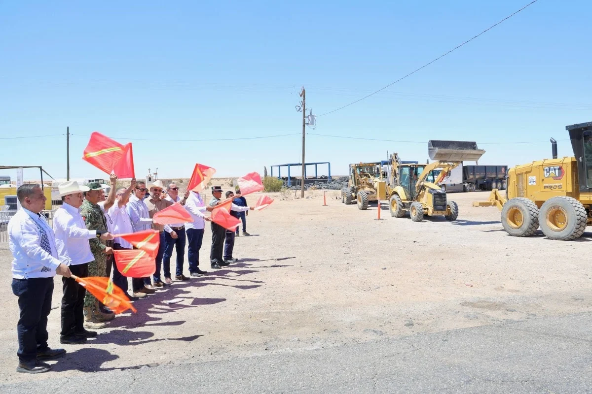 Durazo impulsa obras viales y becas en SLRC