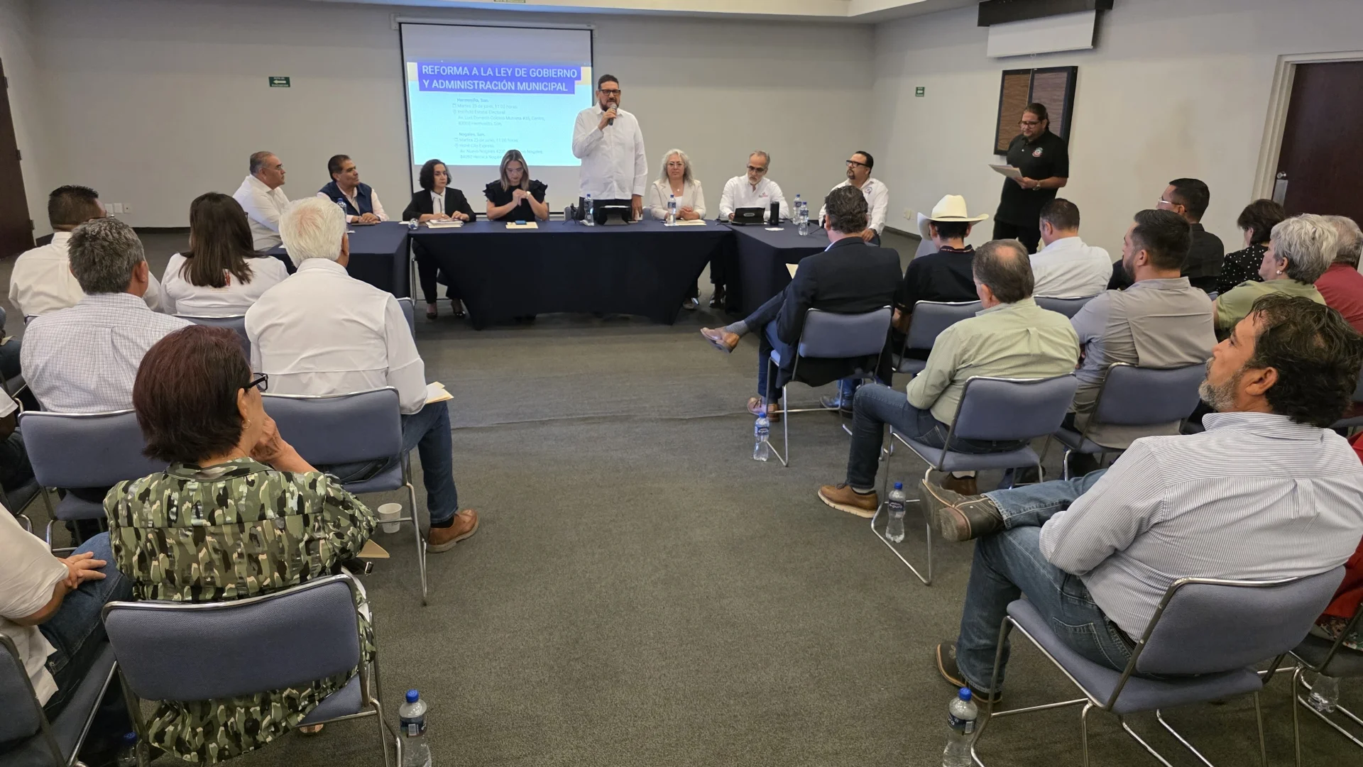 Congreso socializa propuesta de ahorro municipal mediante reducción de regidurías