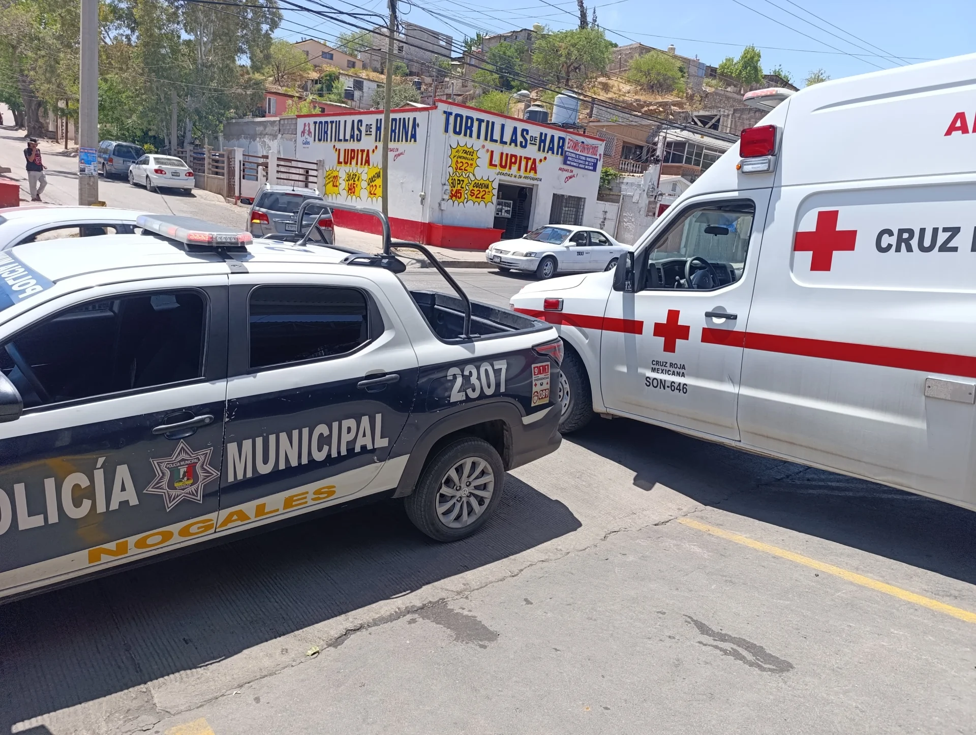Sujeto hiere a dos policías con un tubo durante intervención por violencia familiar en Nogales