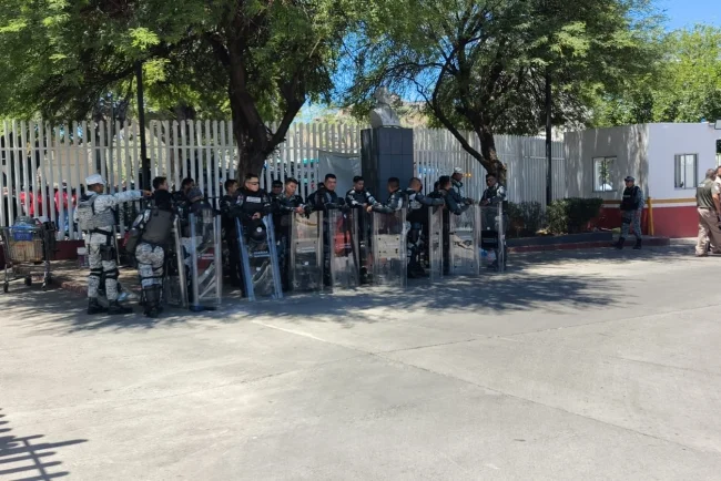 Guardia Nacional, policías estatales y municipales resguardan movilización magisterial