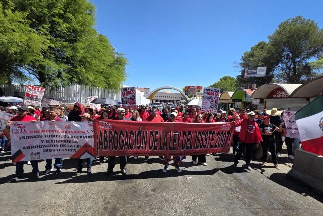 Sin acuerdos, docentes radicalizan manifestación en la frontera de Nogales