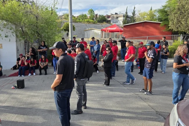 Gobierno llama al diálogo mientras maestros mantienen exigencias laborales y de pensiones