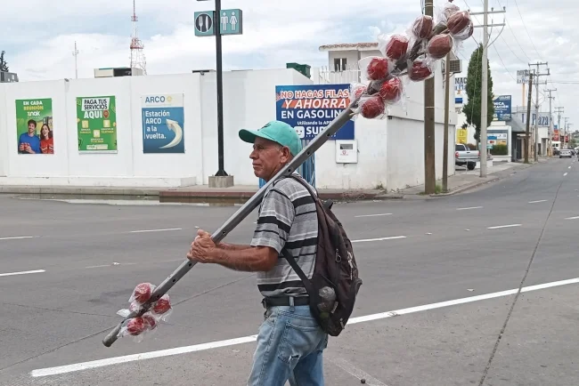 Entre caramelo, esfuerzo y constancia, Rafael Orduño endulza la frontera
