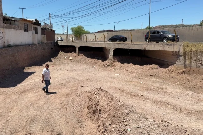 Refuerzan limpieza del arroyo Los Nogales y advierten multas por tirar basura