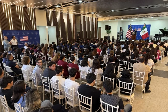 Promueven estudios universitarios en EE. UU. entre estudiantes de Nogales y Sonora