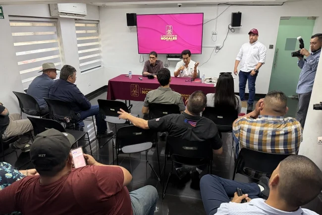 Prometen modernizar oficinas de la SICT tras entrega de permisos a transportistas