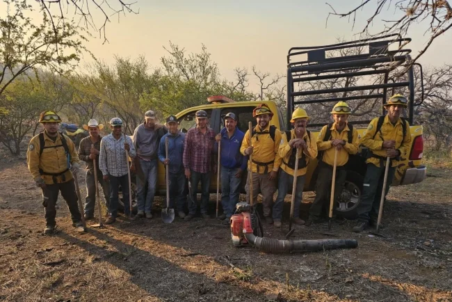 Unen esfuerzos para llevar ayuda a héroes del fuego en Sonora