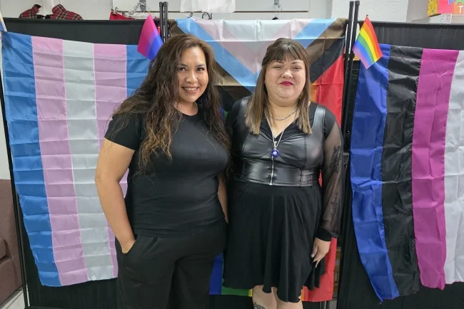 Con abrazos y solidaridad, madres nogalenses crean refugio para la diversidad