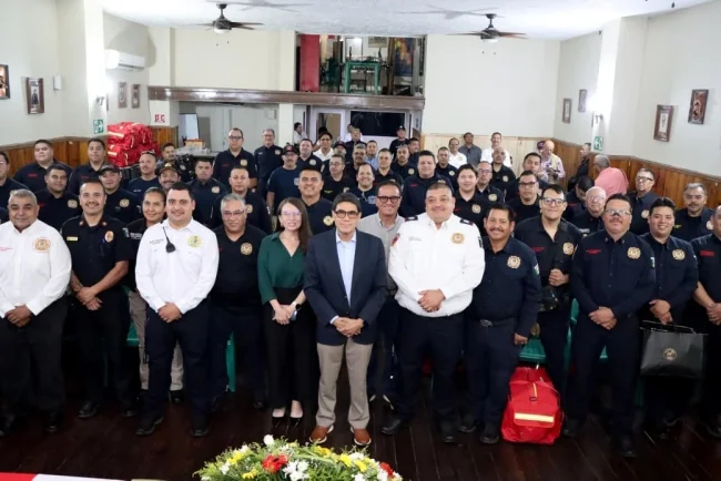 Refuerzan seguridad de bomberos con nuevo equipamiento en Nogales