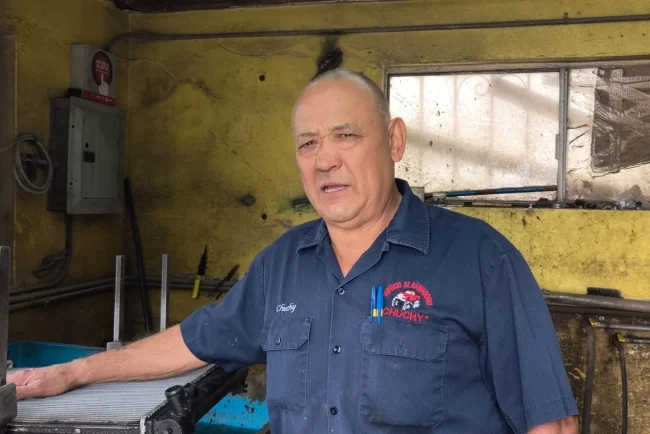 “El Chuchi”, un legado familiar que mantiene viva la tradición de los radiadores en Nogales