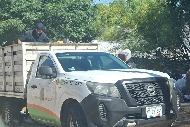 Ciudadanos exhiben a empresa “TECNOGRASAS” por tiradero clandestino de desechos en Nogales