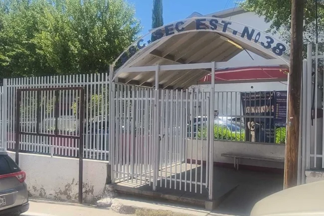 Violenta riña escolar deja a menor lesionado con arma blanca