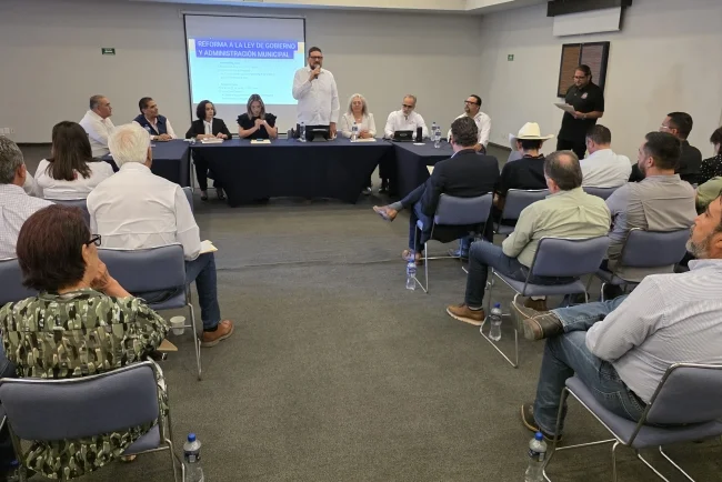 Congreso socializa propuesta de ahorro municipal mediante reducción de regidurías