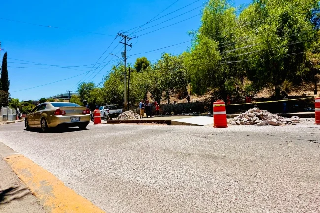 Refuerzan seguridad vial con nuevo reductor de velocidad en la colonia La Esperanza