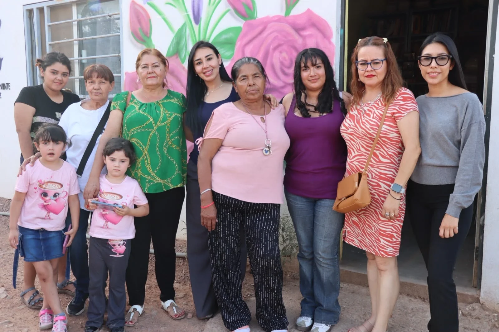 Nogalenses respaldan campaña de Mujeres al 100 en favor de comedor popular