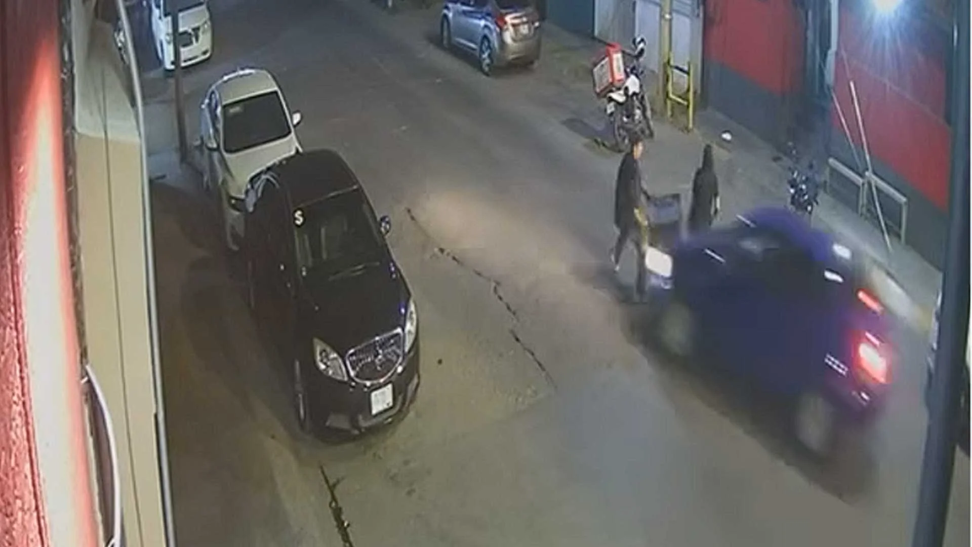Buscan a automovilista que arrolló a dos personas y escapó en Nogales