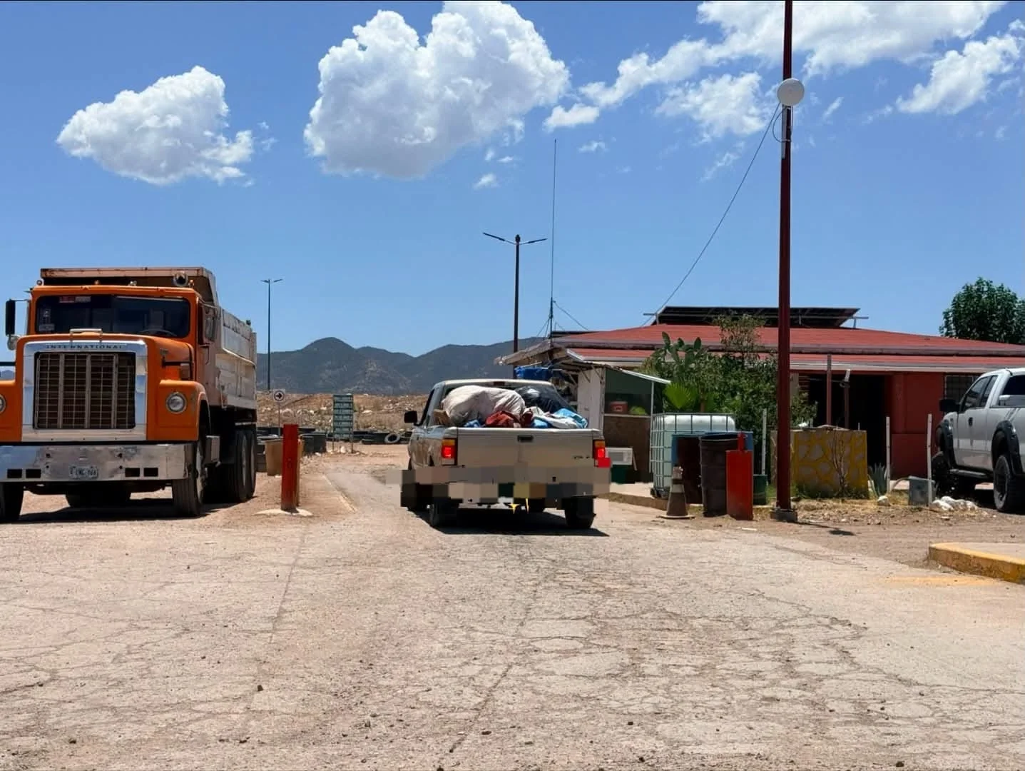 Sancionan reincidencia por uso indebido de contenedor en la colonia San Miguel