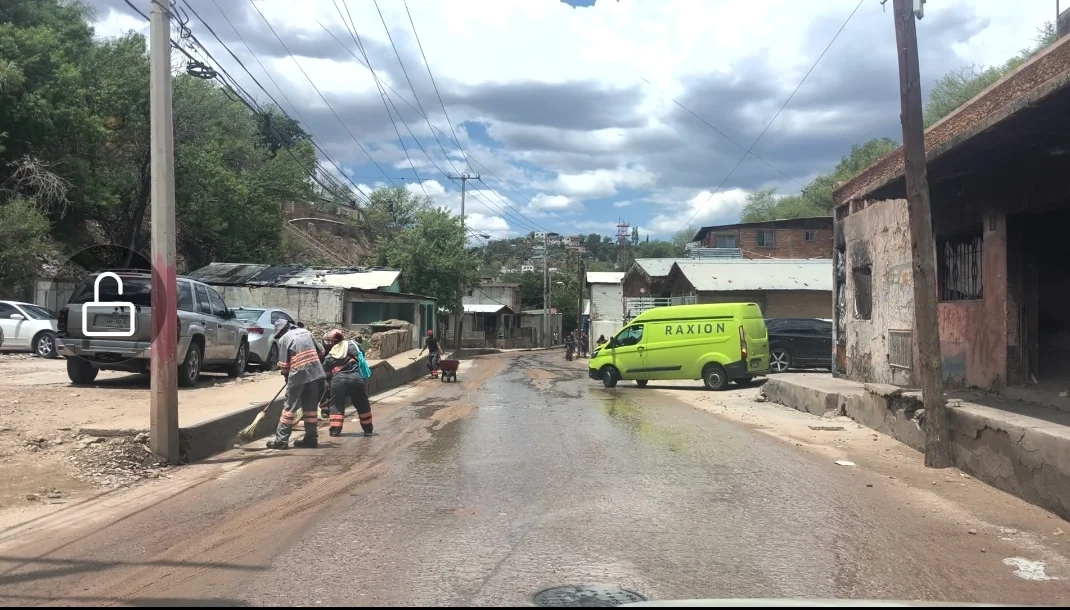 OOMAPAS atiende emergencia por colapso sanitario en la colonia Héroes