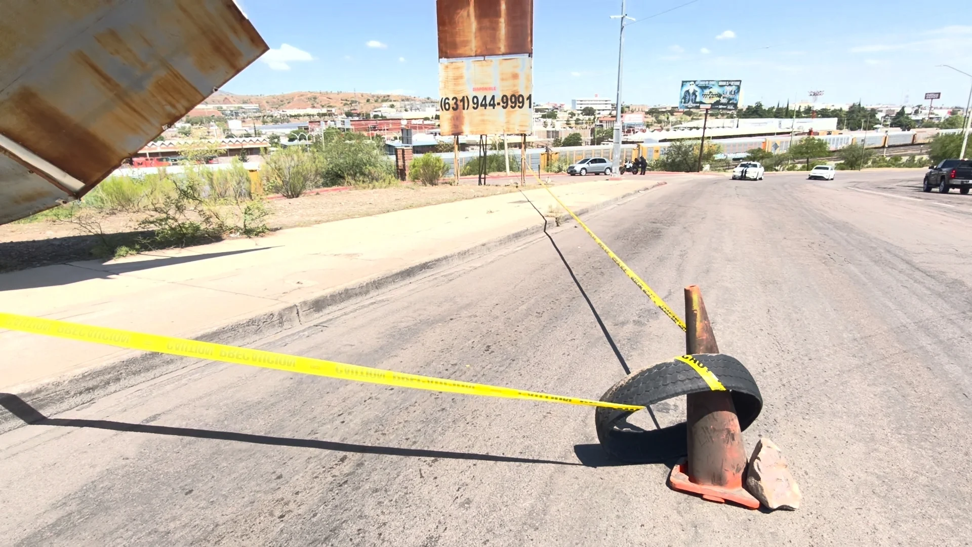 Fuertes vientos derriban estructura en bulevar 2000 de Nogales; sin heridos