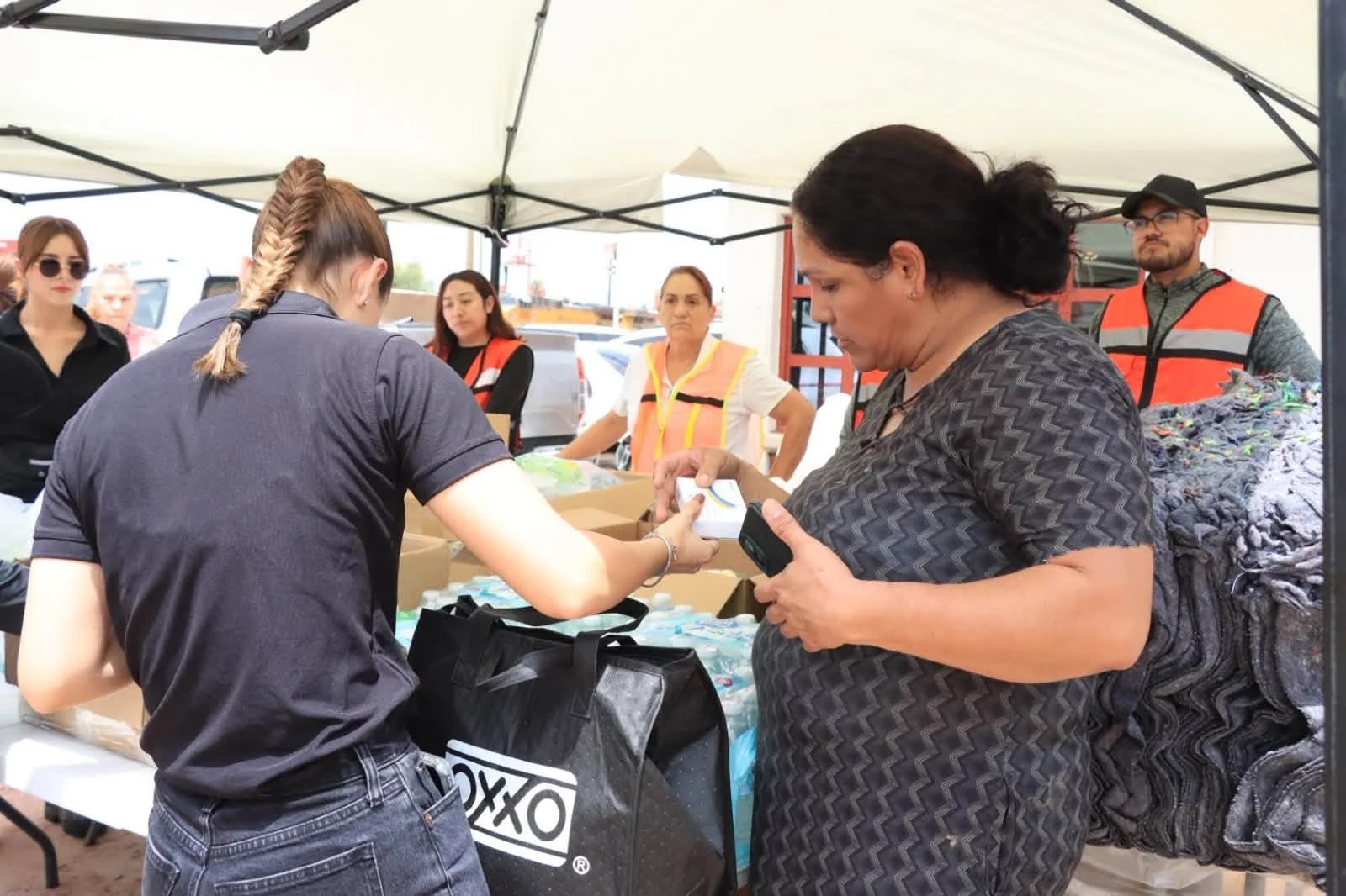 Llevan atención médica y medicamentos a afectados por la tormenta en Nogales