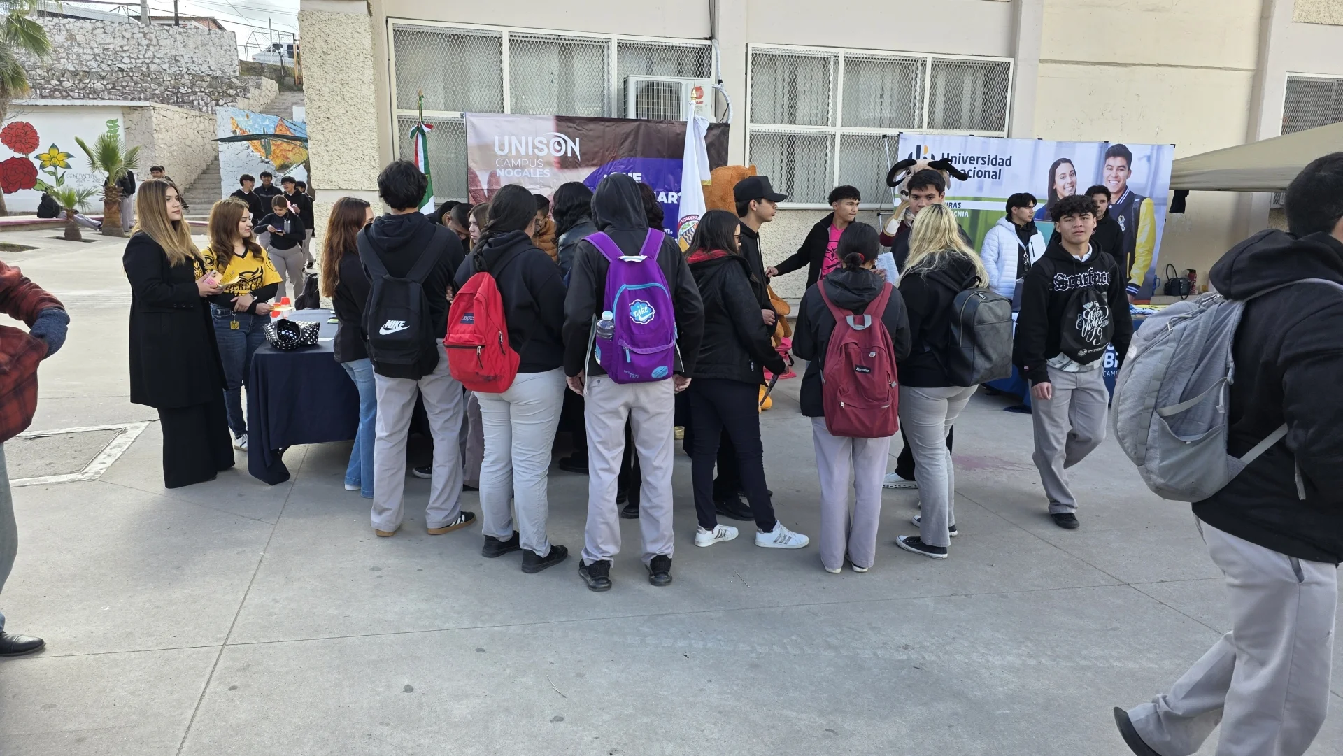 Padres buscan cambiar de preparatoria tras resultados del Prepason por problemas de transporte