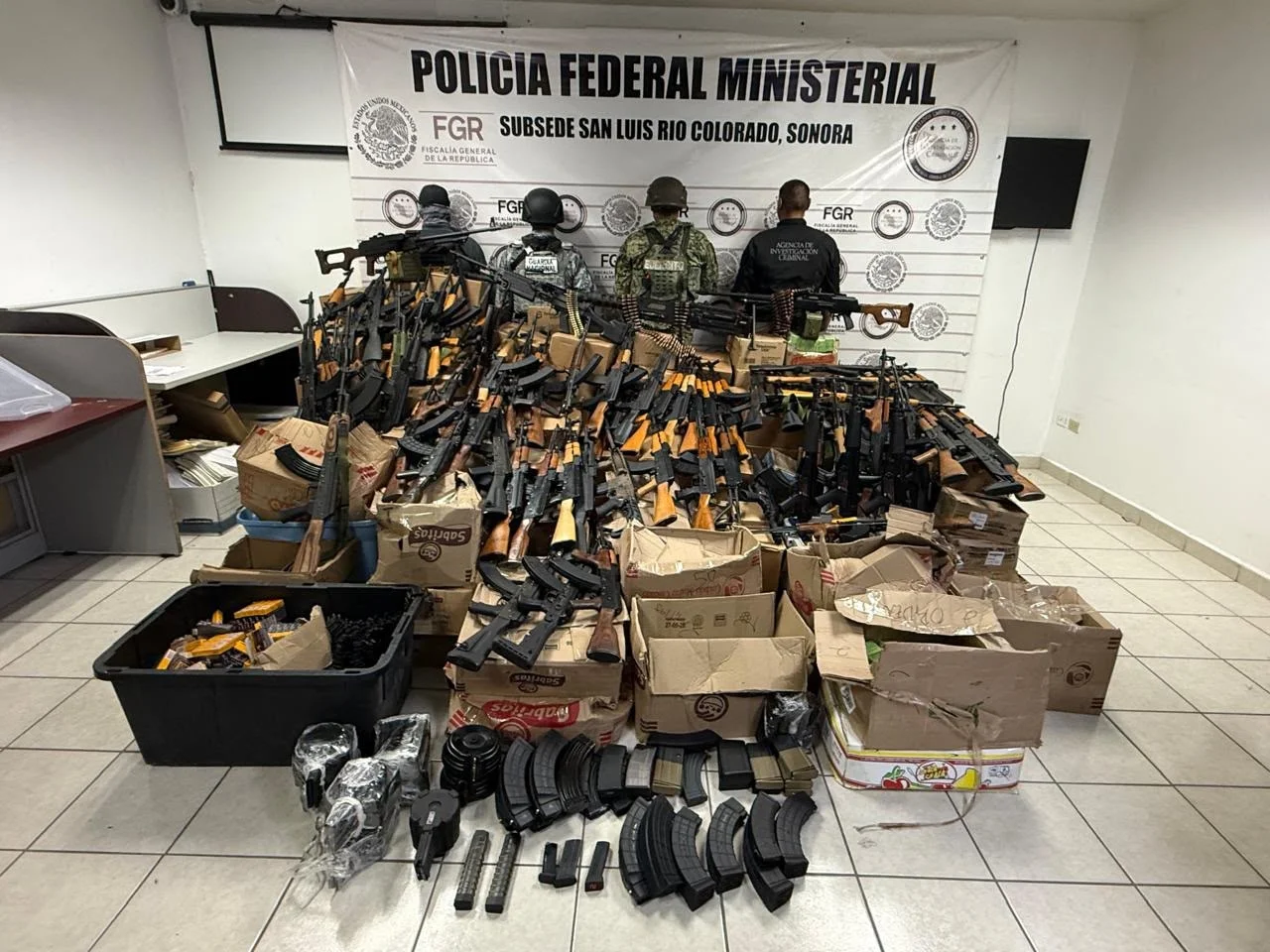 Golpe al crimen en Sonora: decomisan arsenal con ametralladoras y miles de cartuchos