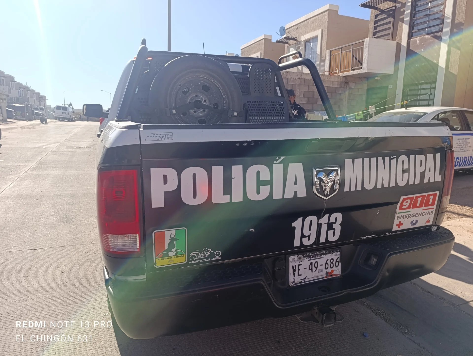 Denuncian robo al interior de vehículo frente a farmacia en Nogales