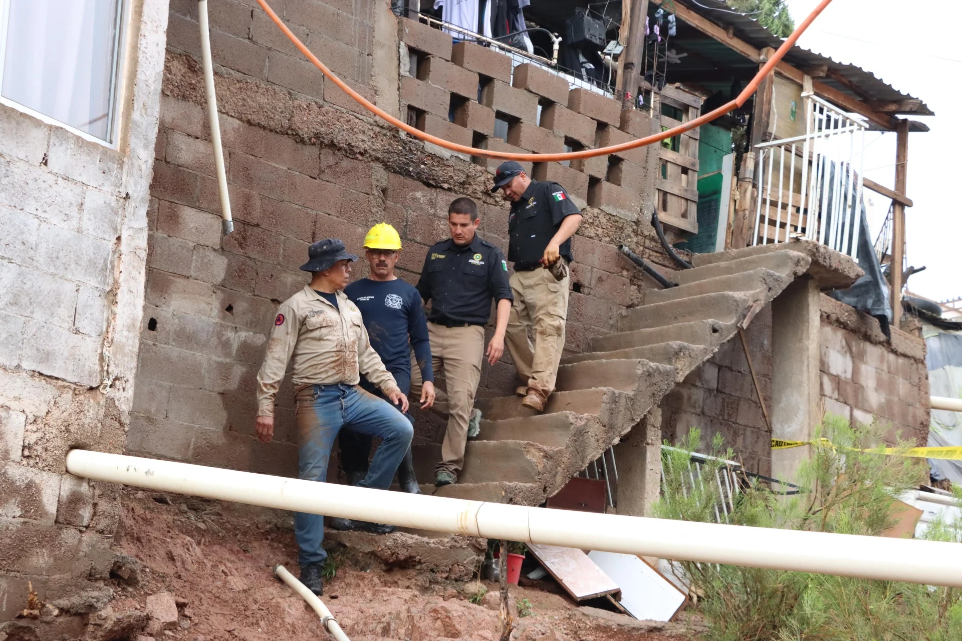 Lluvias siguen provocando deslaves y riesgo en decenas de viviendas de Nogales