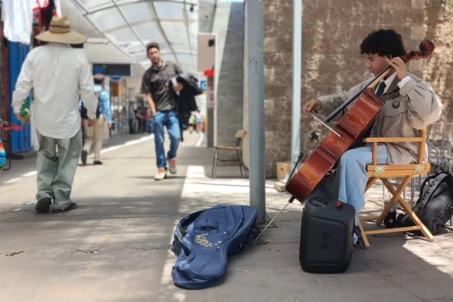Axel Durán convierte la música en el camino para cumplir su sueño universitario