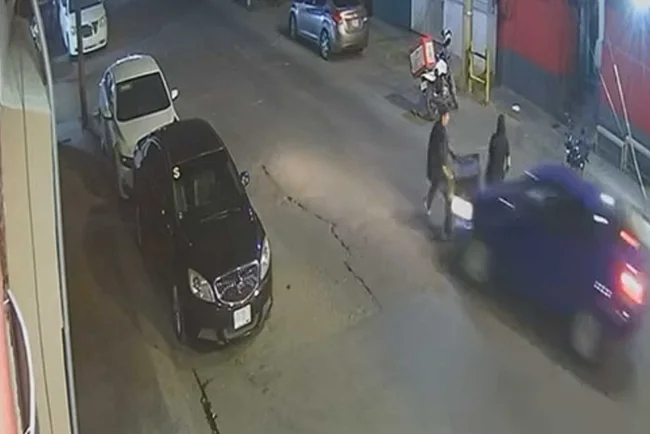 Buscan a automovilista que arrolló a dos personas y escapó en Nogales
